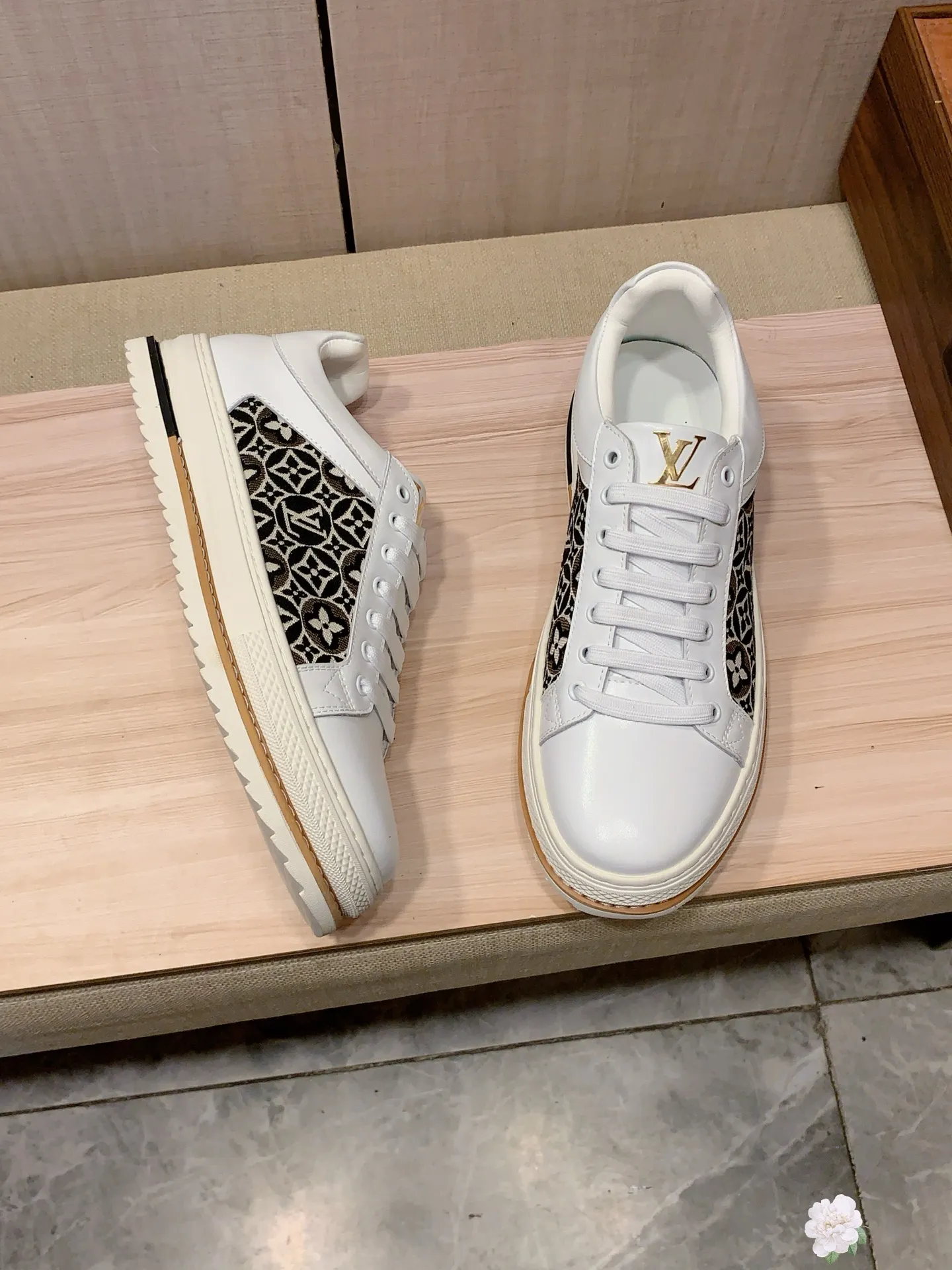 Men's men's shoes 💰420💰💰🎩🎩[Lightning][Lightning] "LV*" The latest • hot style casual shoes, top brand [Seduce] luxury~purchase, top~quality. [Strong] The upper is made of imported breathable cowhide with fabric material ➕ Breathable sheepskin feet (•) and fine workmanship. The original stylish and stylish soft rubber wear-resistant and non-slip outsole is light and comfortable on the feet. The real thing looks better when photographed in person. Code 111: Code: 38-44, 2️⃣colors selected